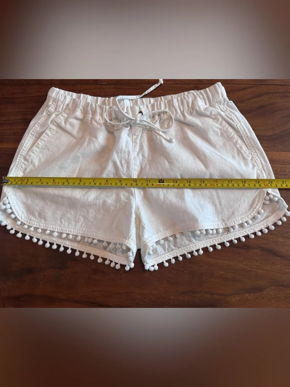J Crew White Linen Pom Pom Shorts Sz XS in Great Condition, Adorable Booty Short